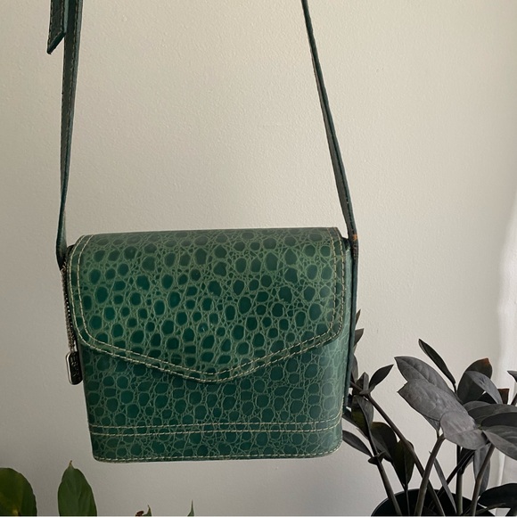 boxy green crocodile print shoulder bag🐊 - Picture 3 of 5
